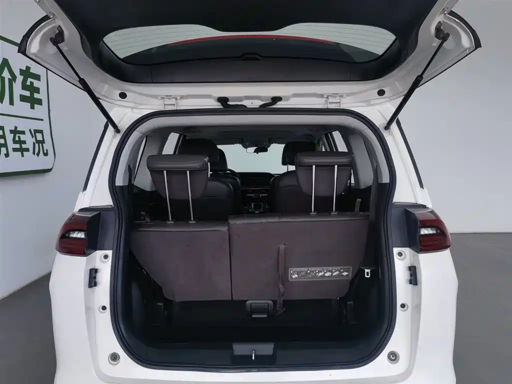 GAC Motor Trumpchi M6 2019 — фото 16