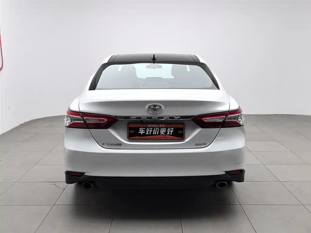 Toyota Camry 2023 — фото 4