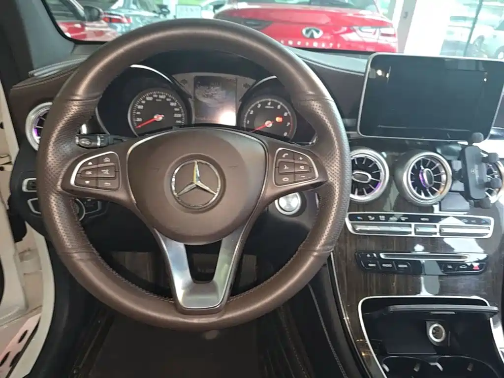 Mercedes-Benz GLC 2018 — фото 11