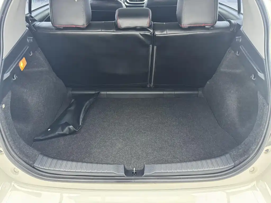 Toyota Yaris L 2022 — фото 18