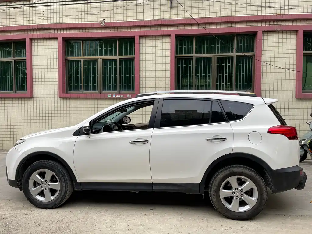 Toyota RAV4 2014 — фото 16