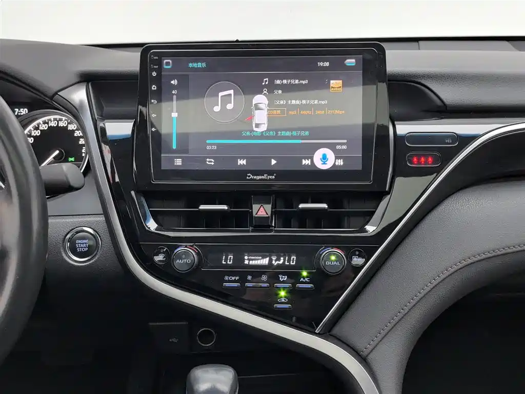 Toyota Camry 2023 — фото 12