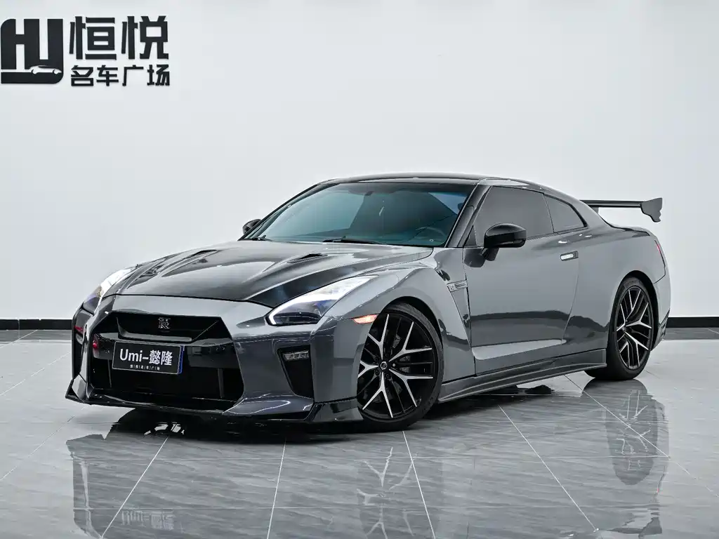 Nissan GT-R 2012 — фото 1