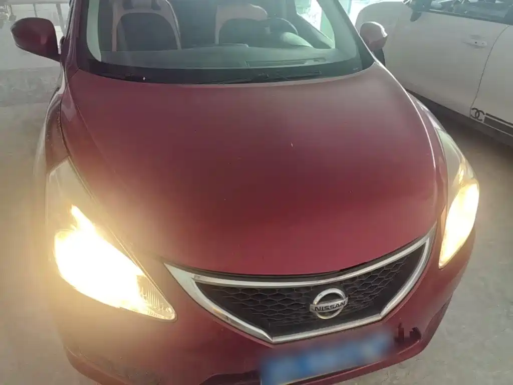 Nissan Tiida 2015