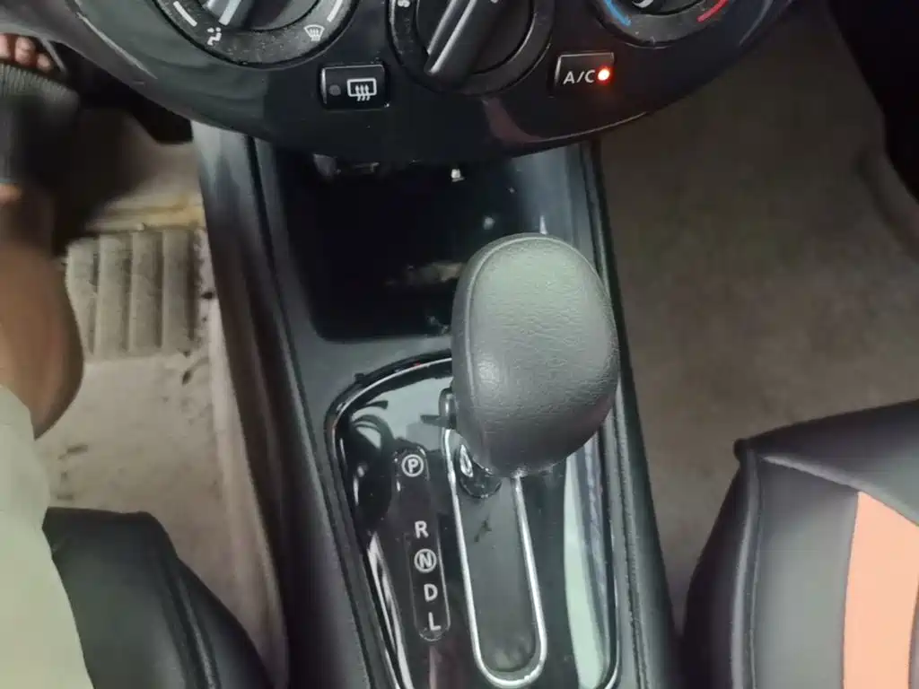 Nissan Tiida 2015 — фото 14