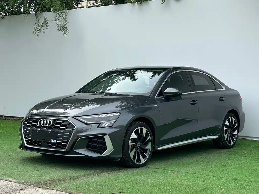 Audi A3 2022 — фото 1