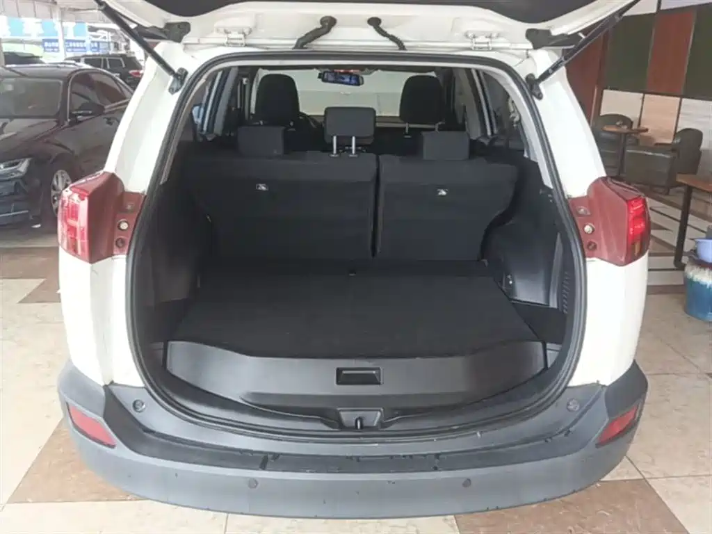 Toyota RAV4 2015 — фото 19