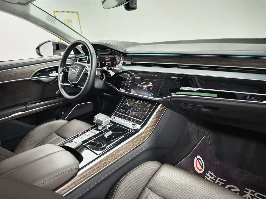 Audi A8 2021 — фото 14