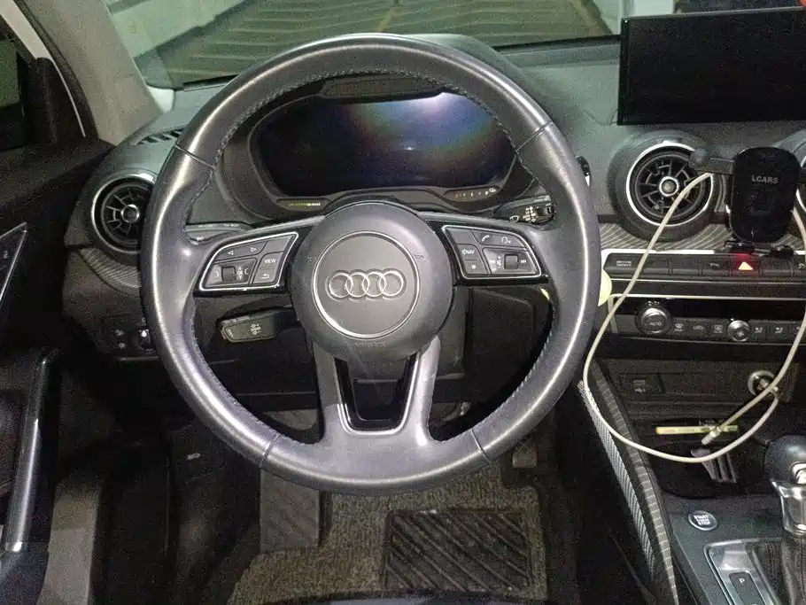 Audi Q2L E-Tron 2020 — фото 15