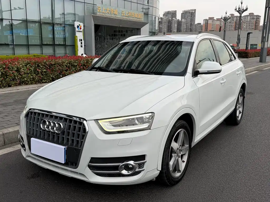 Audi Q3 2015 — фото 11