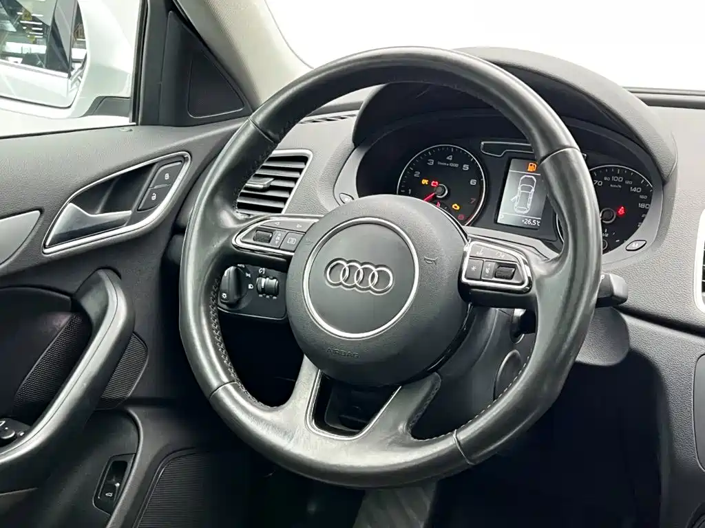 Audi Q3 2018 — фото 20
