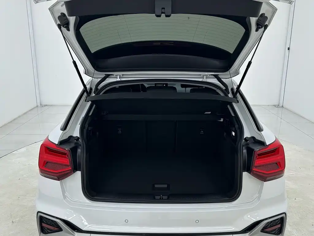 Audi Q2L 2023 — фото 15