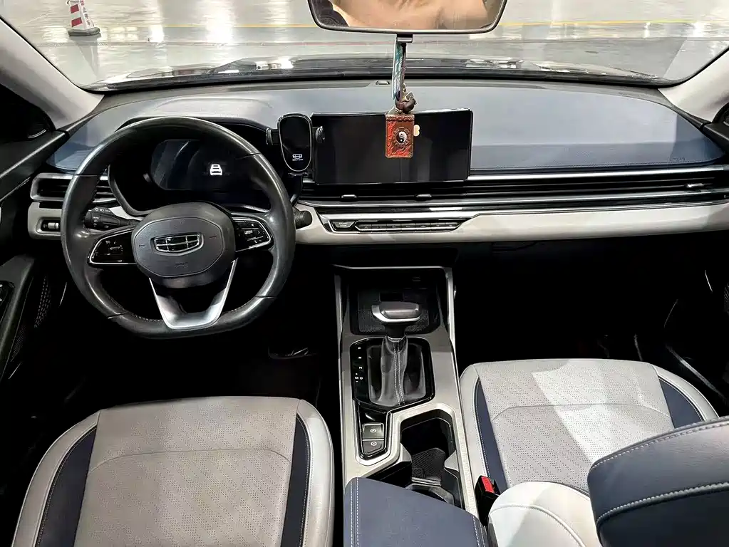 Geely Emgrand 2022