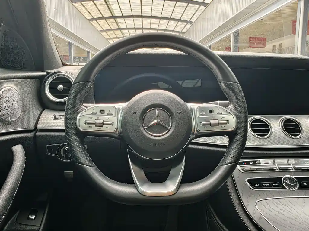 Mercedes-Benz E-Class 2019 — фото 10