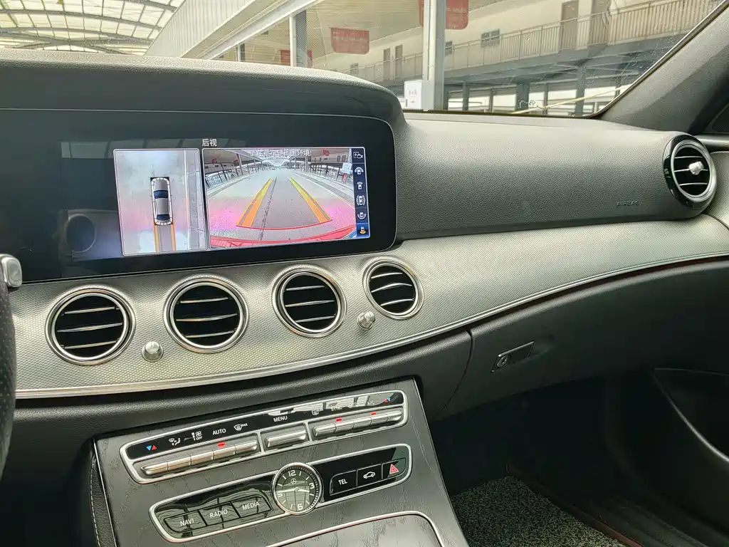 Mercedes-Benz E-Class 2019 — фото 12