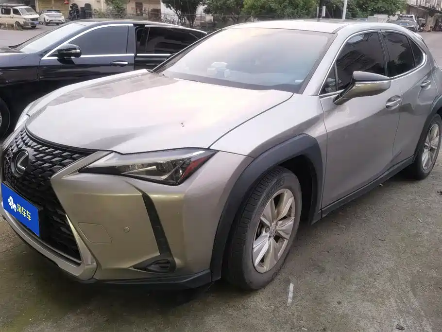 Lexus UX 2021