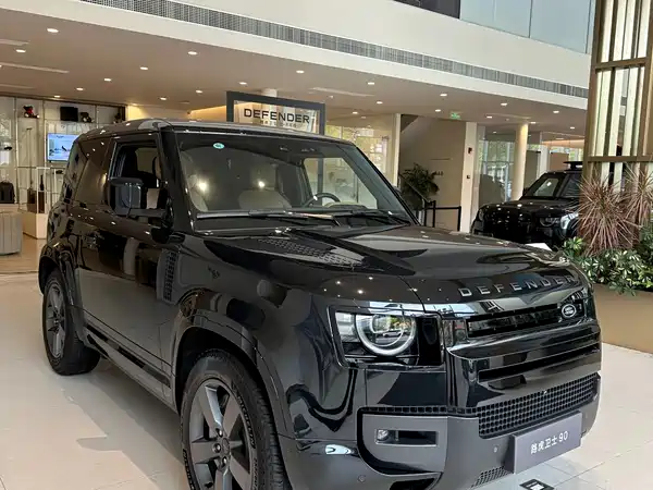 Land Rover Defender 2025