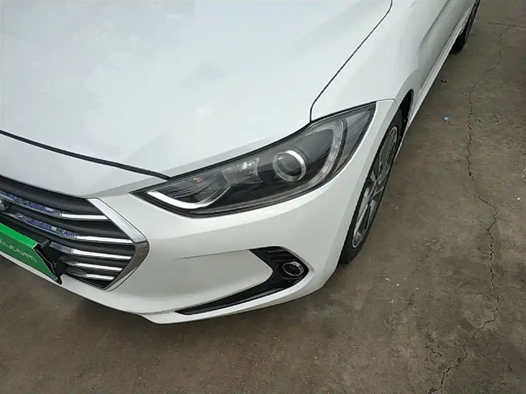 Hyundai Elantra 2019 — фото 24