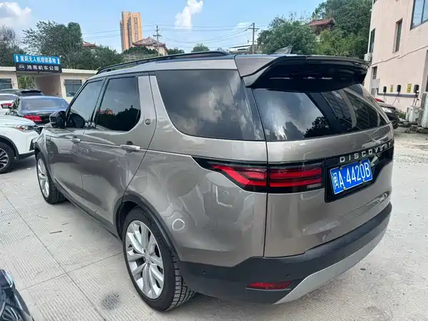 Land Rover Discovery 2024