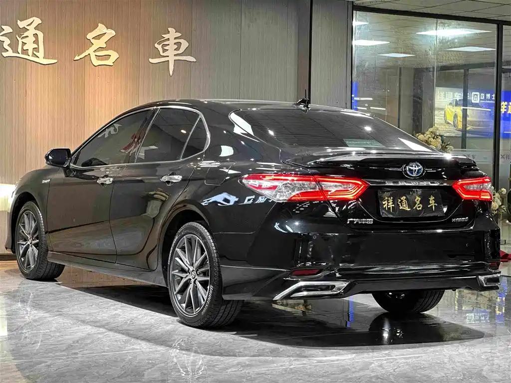 Toyota Camry 2022 — фото 12