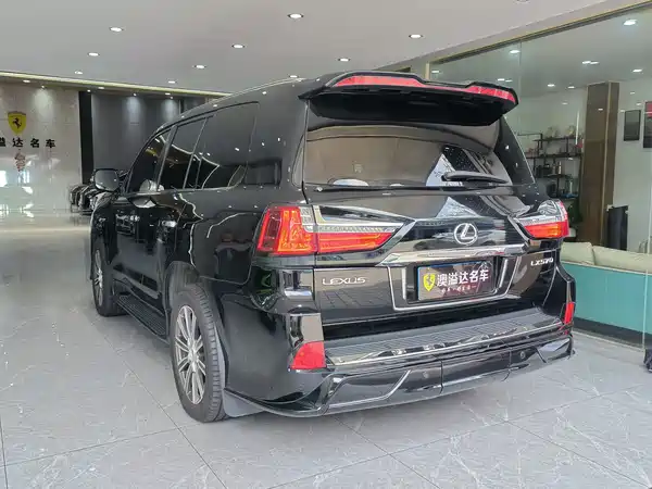 Lexus LX 2011