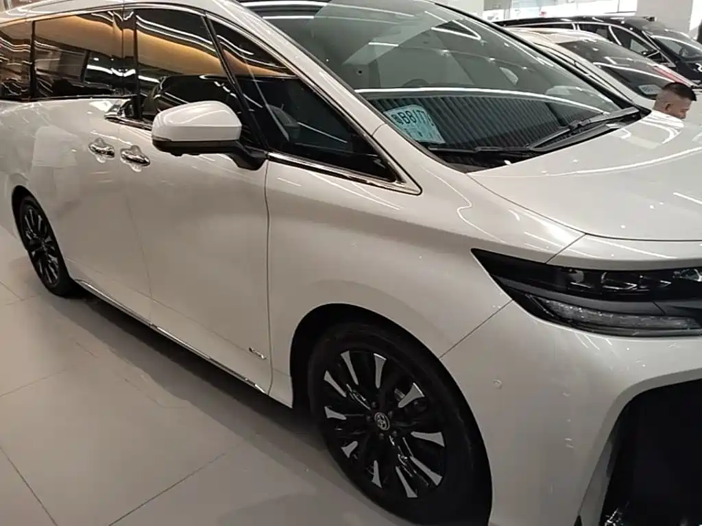 Toyota Vellfire 2023 — фото 4