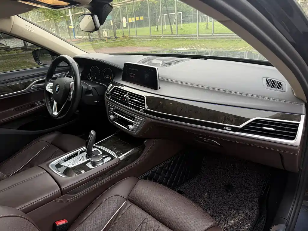 BMW 7 Series 2019 — фото 21