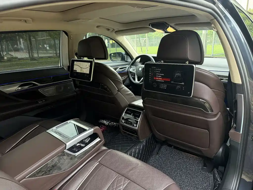 BMW 7 Series 2019 — фото 13