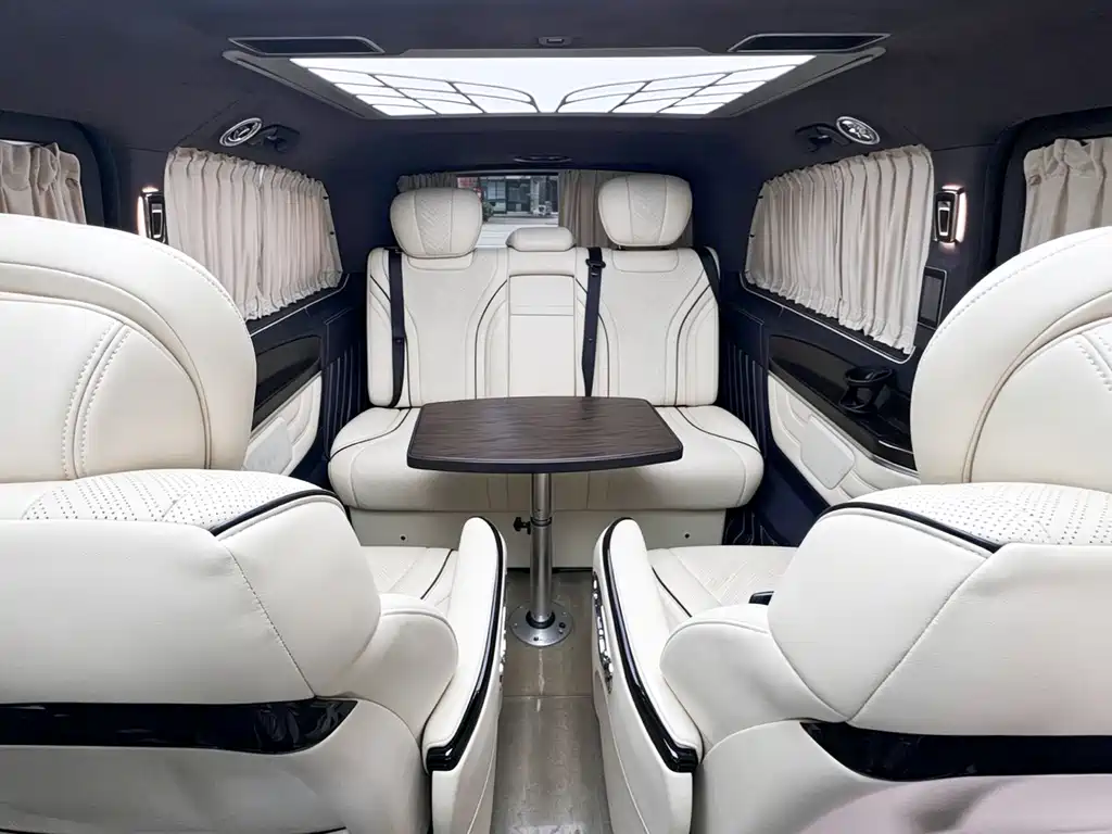 Mercedes-Benz V-Class 2021 — фото 11