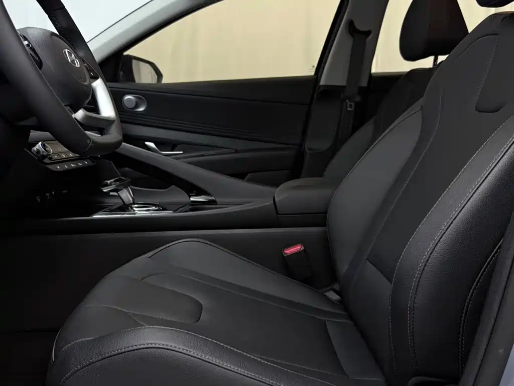 Hyundai Elantra 2023 — фото 10