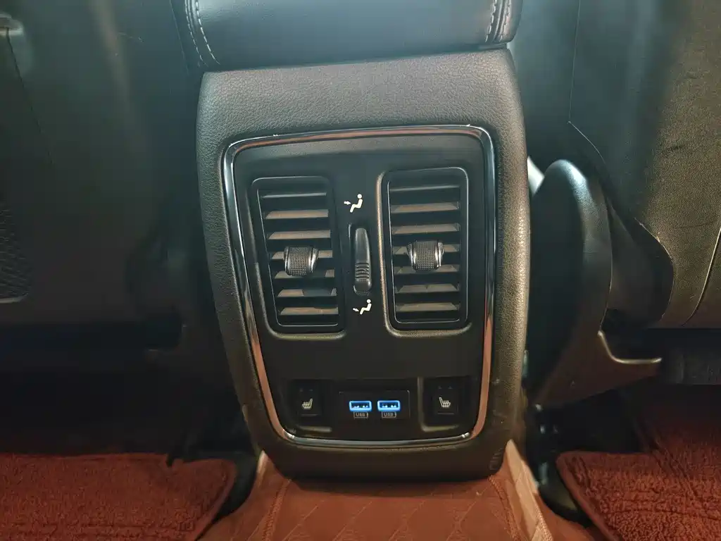 Jeep Grand Cherokee 2018 — фото 15