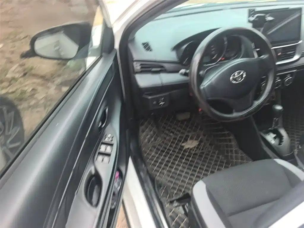 Toyota Yaris L 2021 — фото 16