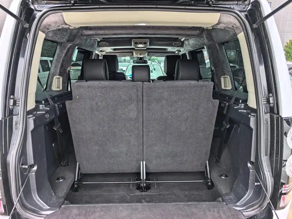 Land Rover Discovery 2013