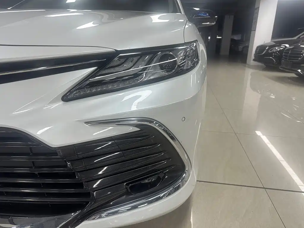 Toyota Camry 2023 — фото 10
