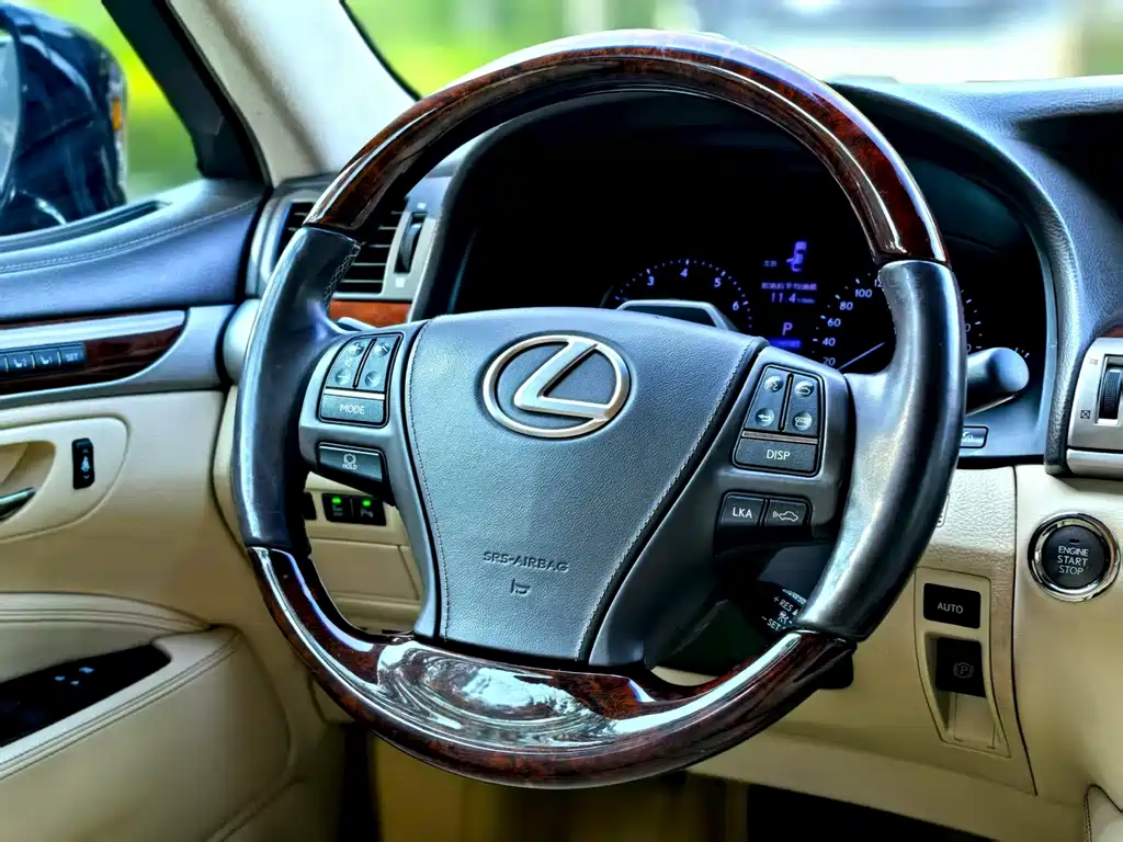 Lexus LS 2014 — фото 11
