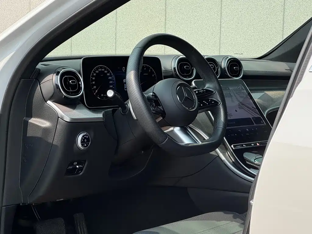Mercedes-Benz C-Class 2023 — фото 12
