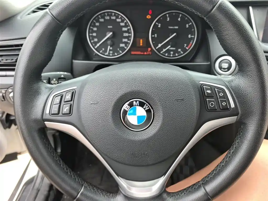 BMW X1 2015 — фото 11