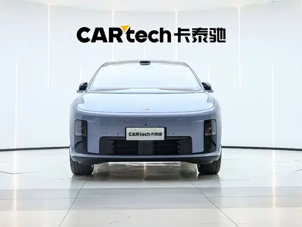 Li Auto i8 2025