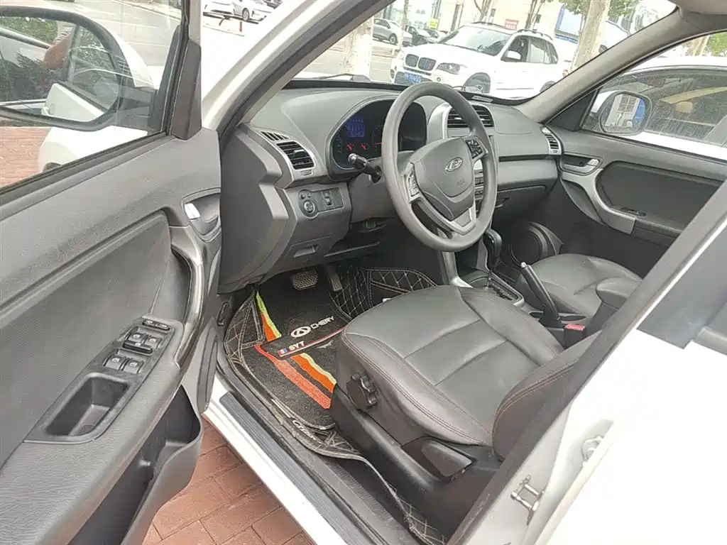 Chery Tiggo 3 2015 — фото 16