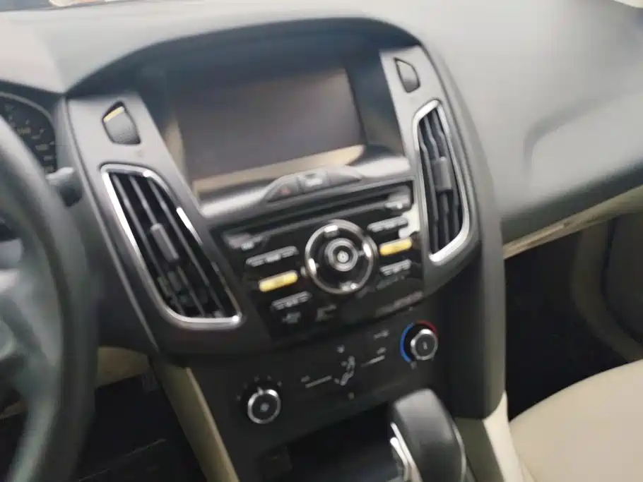 Ford Focus 2015 — фото 13