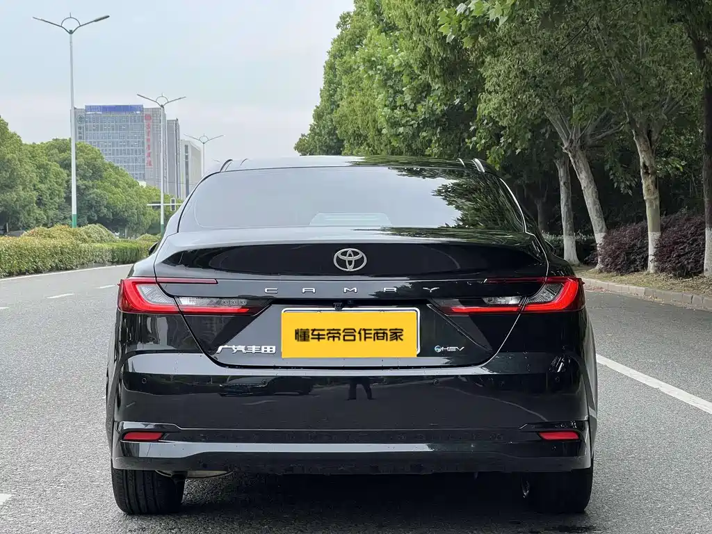 Toyota Camry 2025 — фото 5