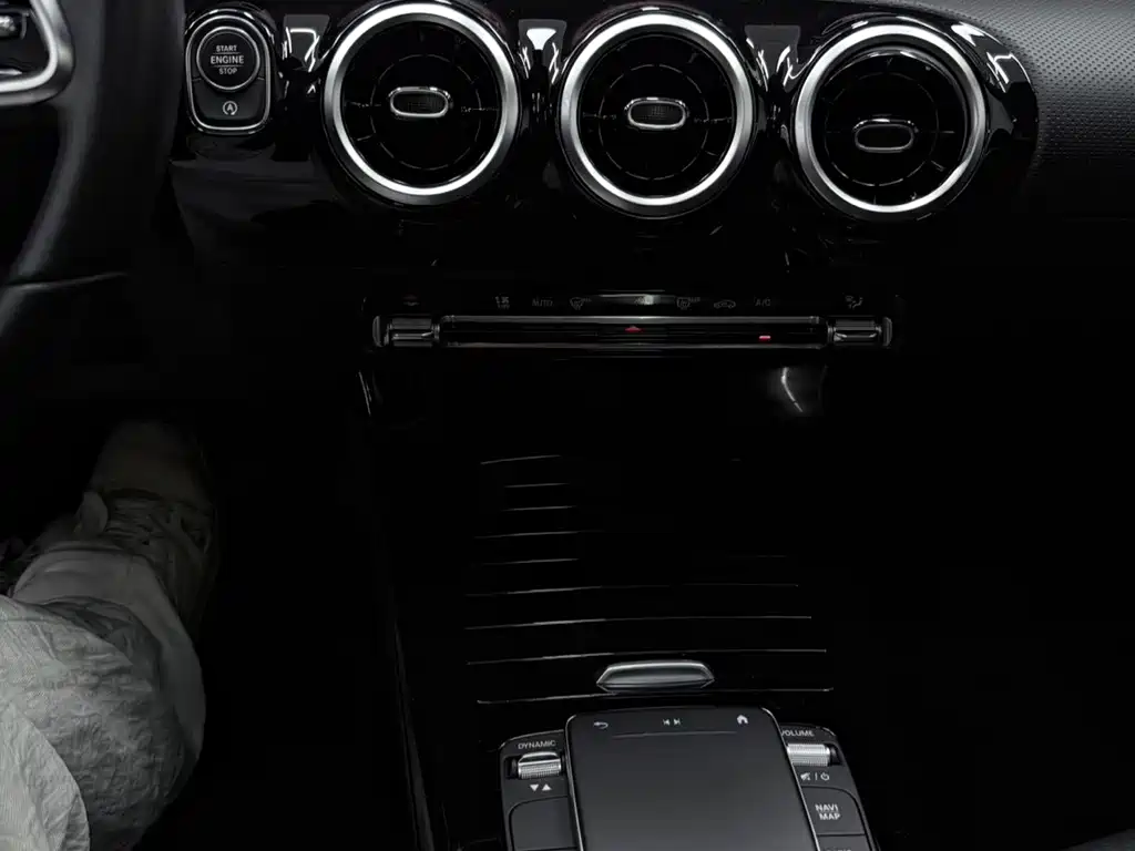 Mercedes-Benz A-Class 2022 — фото 9
