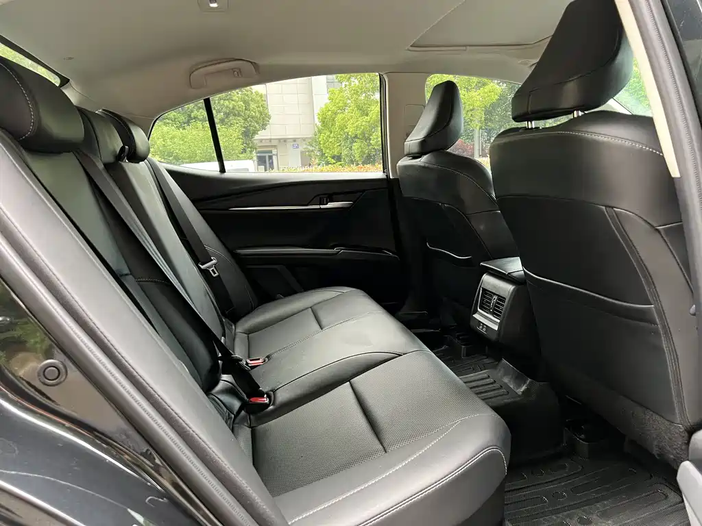 Toyota Camry 2025 — фото 11