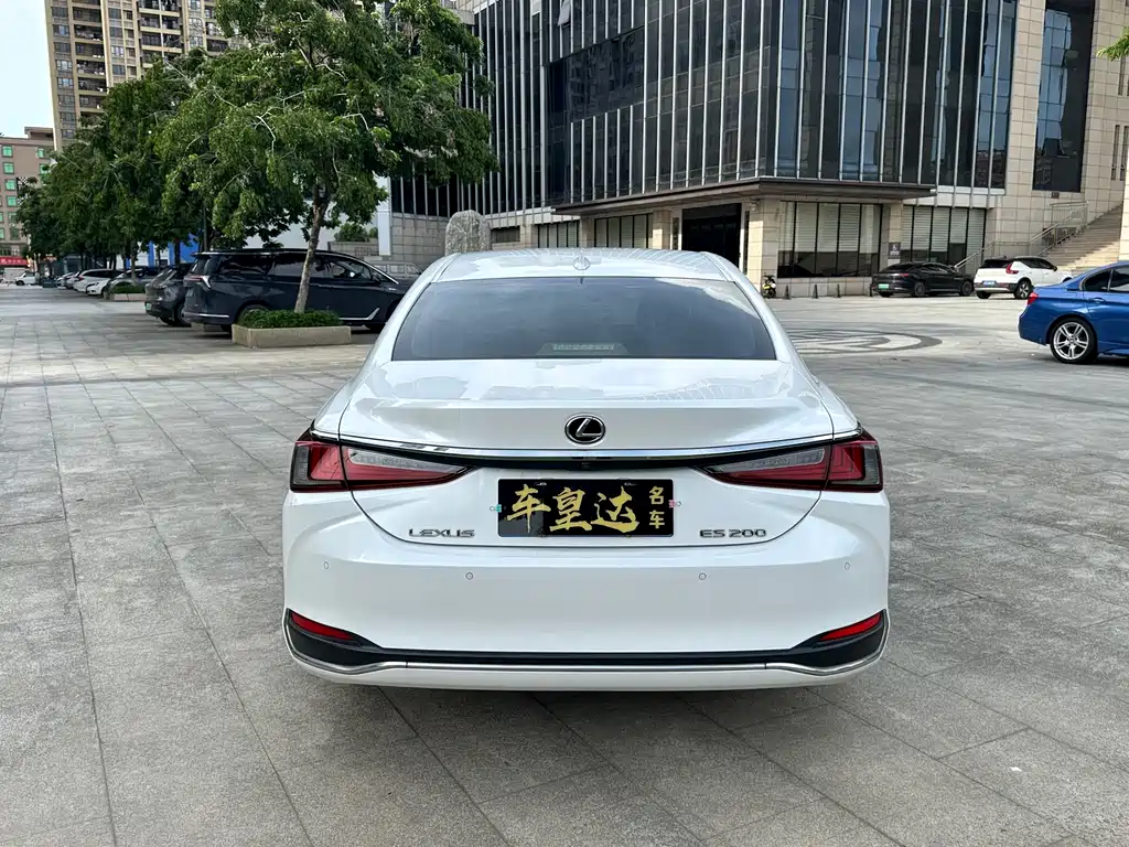 Lexus ES 2018 — фото 5