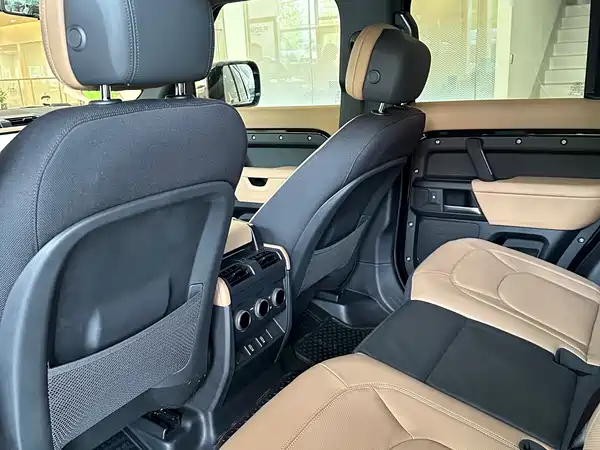 Land Rover Defender 2026