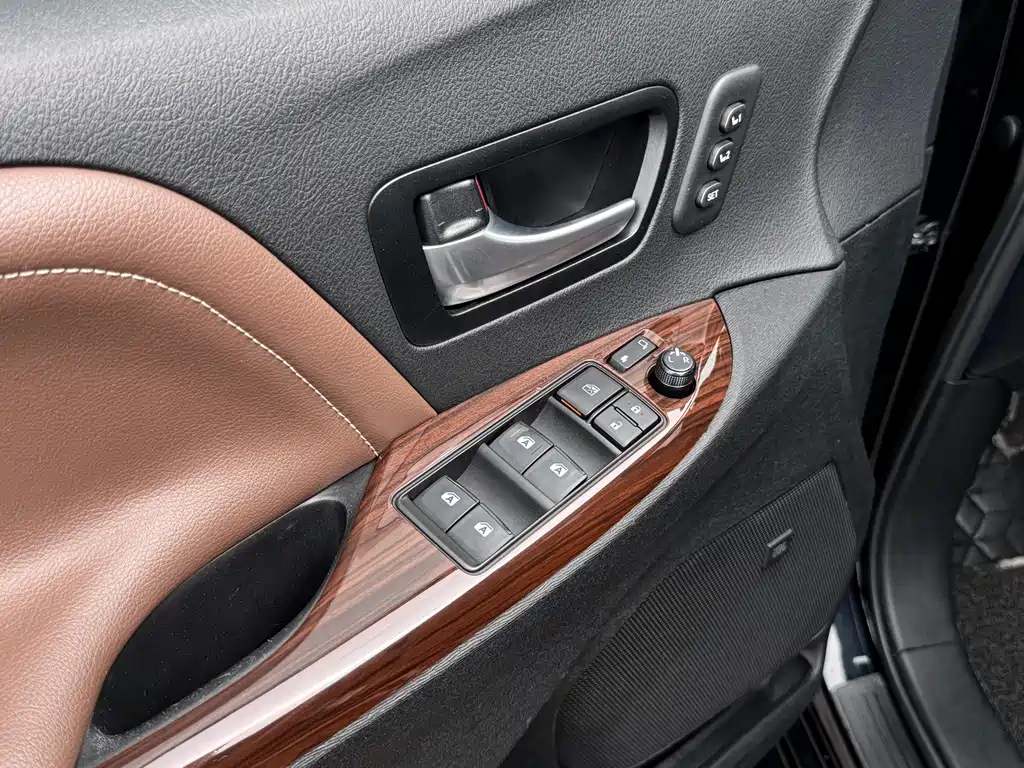 Toyota Sienna 2019 — фото 14