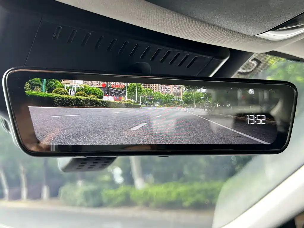 Toyota Camry 2025 — фото 15