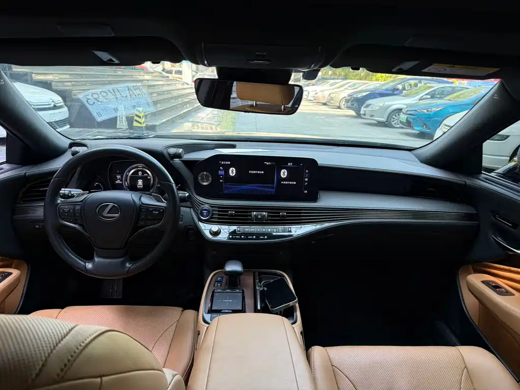 Lexus LS 2021