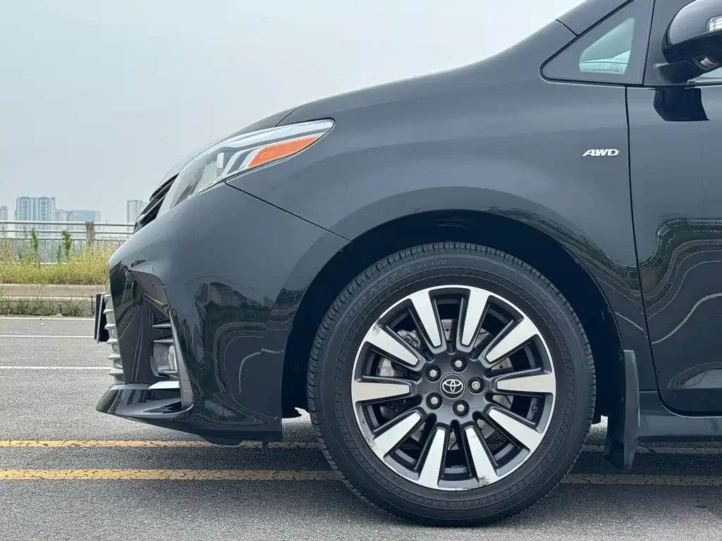 Toyota Sienna 2019 — фото 5