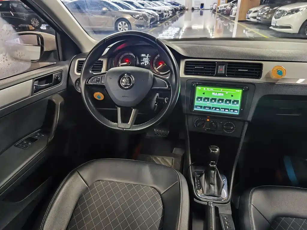 Skoda Rapid Spaceback 2019 — фото 11